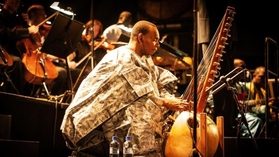 Toumani Diabate and the London Symphony Orchestra, in November 2009.